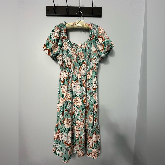 LC Lauren Conrad Dresses & Skirts - Lauren Conrad Green Floral Dress Size Medium